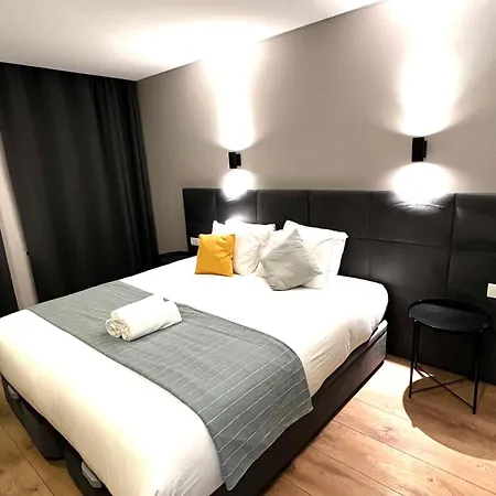 Sociedade Farmaceutica *